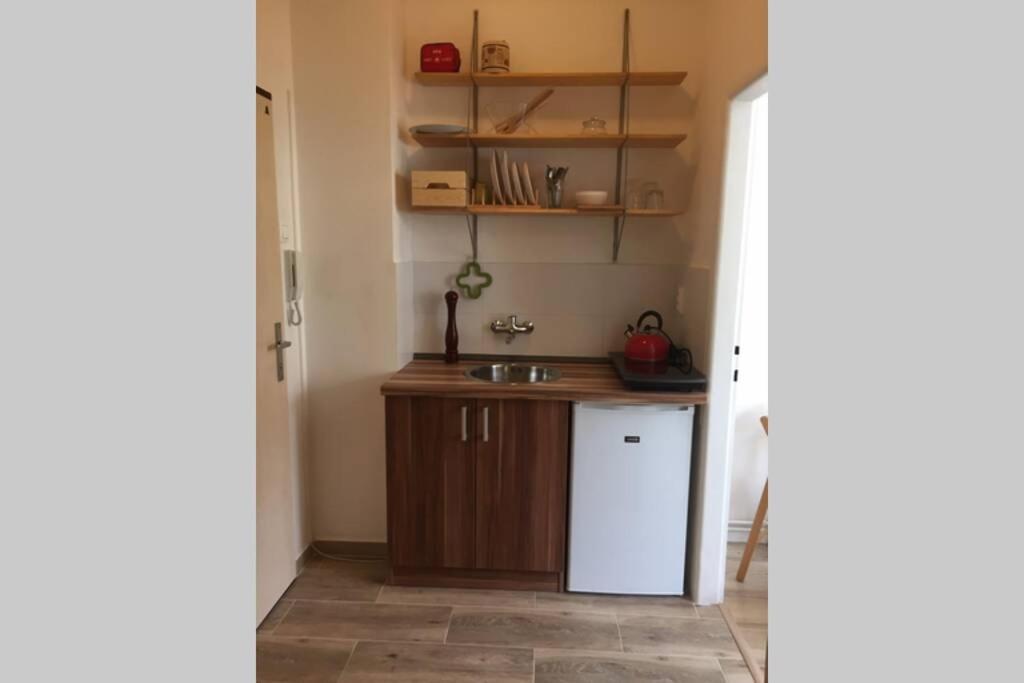 A Cosy Studio In The City Centre Братислава Экстерьер фото